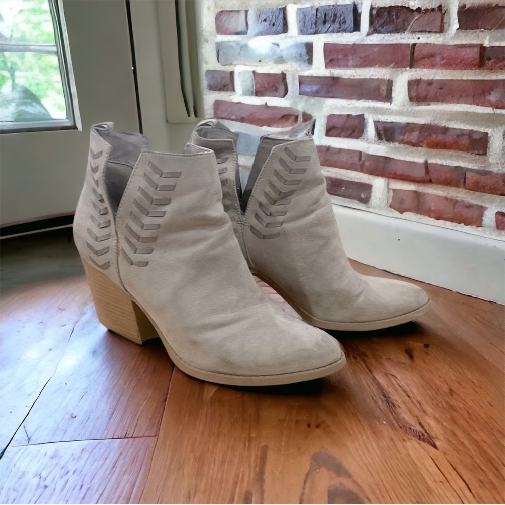 Carlos Santana “Whitley” Ankle Boots